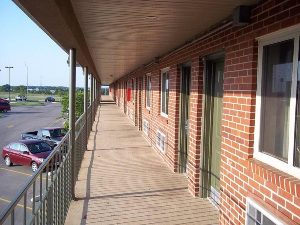 Liberty Lodge Saint Robert Exterior photo
