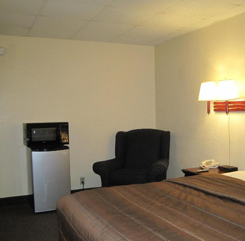 Liberty Lodge Saint Robert Room photo