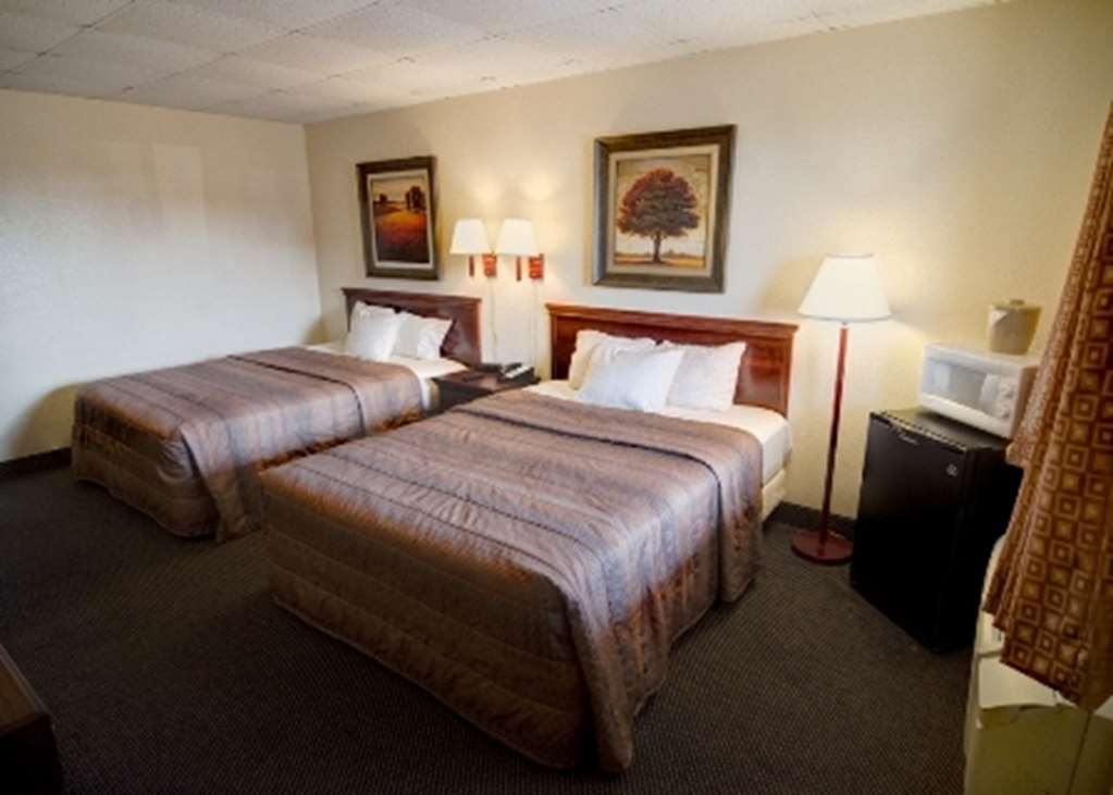 Liberty Lodge Saint Robert Room photo
